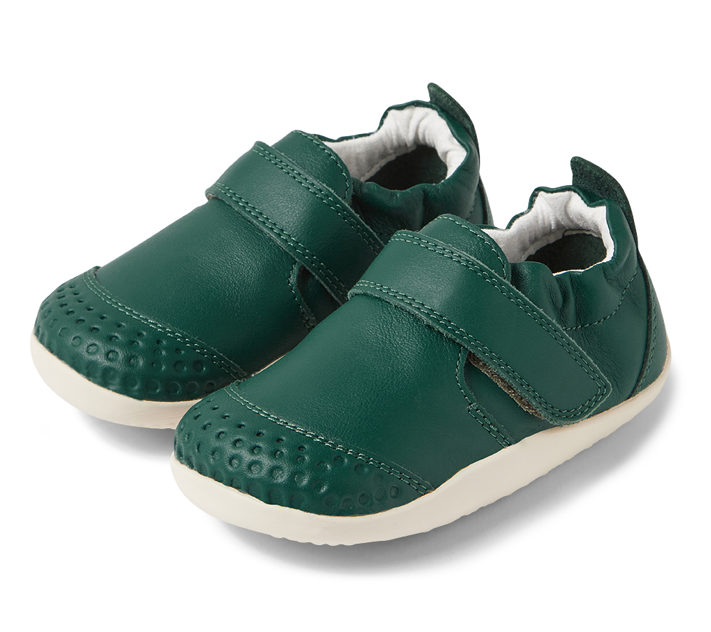 De Eerste Stappen Van De Baby Stock Afbeelding - Image of